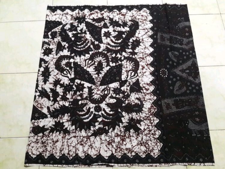 Batik Bakaran, 1. Nasi Gandul, 2. Bandeng Presto, 3. Getuk Lopis Runting, 4. Kacang khas Pati, 5. Kue Moho khas Pati, 6. Kerupuk Ampo, 7. Kerupuk Daging, 8. Telur Lurik, 9. Kerajinan Kuningan, 10. Batik Bakaran, 11. Kecap Duo Lele, 12. Pati Oblong, 13. Tape Gembong, 14. Jeruk Pamelo, 15. Lepet Jagung, 16. Kelapa Kopyor, 17. Carang Madu