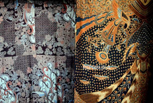 Batik Sragen via Republikaid, 1. Emping Garut, 2. Walangan, 3. Intip Mini Sragen, 5. Gatot Sragen, 6. Keripik Tempe, 7. Dawet Sragen, 8. Wajik, 9. Rengginang Tiwul, 10. Ampyang Sragen, 11. Batu Akik Sangiran, 12. Batik Sragen, 13. Tahu Bakso, 14. Getuk Presiden