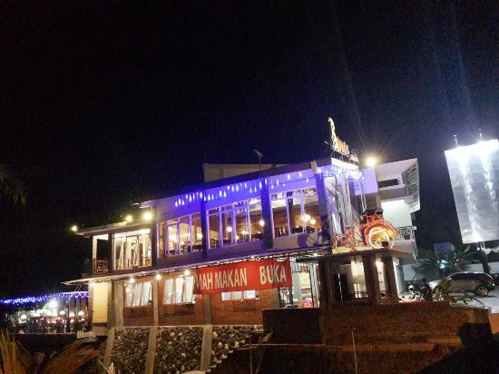 Benoa Cafe and Resto via Tripadvisor, 1. Warung Makan Senerek Bu Atmo, 2. New Kebon Tebu Resto &amp; Cafe, 3. Lokal Folk Cafe Magelang, 4. Rumah Makan Tip Top, 5. Angkringan Mas Didot, 6. Sego N’Deso, 7. Kuliner Tuin Van Java Alun-Alun Magelang, 8. Waroeng Spesial Sambal SS, 9. Kupat Tahu Pojok Magelang, 10. RM Laras Hati, 11. Garden Steak, 12. RM Ayam Kosek Panjiwo, 13. RM Pancoran (Non Halal), 14. Ayam Goreng Bu Tatik, 15. SOTO SEMARANG Sriwijaya, 16. Bakso Enak Kutoarjo, 17. Tahu Kupat Pak Pangat, 18. RM Es Eny, 19. Pakelan Restaurant, 20. Rumah Makan Elok Saiyo, 21. Nagoya Japanese Fusion Resto Magelang, 22. Soto Ayam Mbah Mul, 23. CHOP CHOP MAGELANG, 24. Keboen Semilir, 25. Benoa Cafe and Resto
