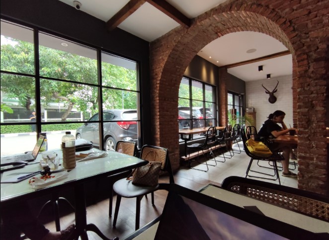 CHIEF BARBERSHOP & COFFEE - CIRAGIL Rachmat Waluyo