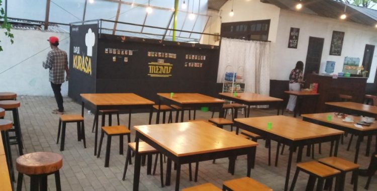 DAPUR KURASA Hendra Abidin, 1. Cangkruan Onokabeh, 2. Coffee Oyiend, 3. Dapur Kurasa, 4. Tjingkir Songo, 5. Warung Alas Pinus, 6. Gartenhütte Kaffee und Aussicht, 7. Jungle Cafe, 8. LA VERDE CAFE, 9. Bustan Allaca, 10. Warung Kadutan, 12. KEDAI PIECU, 13. Cafe Sabin, 14. Sehati Cafe, 15. KEDAI KENANGA Trawas, 16. Elok Cafe, 17. Warung Coffee Oyie’nd, 18. Delta Cafe (Tutup), 19. Sunrise Cafe Trawas, 20. Teras Treteh, 21. D, Caffee, 22. WARUNG MEMORI, 23. Warkop Trawas, 24. BACoffee (BumiAngkerCoffee), 25. Gartenhütte. Kaffee und Aussicht, 26. Alas Trawas by Santoso Group (REAL), 27. Dimensi Kopi, 28. SBC ( Sawah Bar Cafe ), 29. Griya Cafe Trawas, 30. Paido Trawas