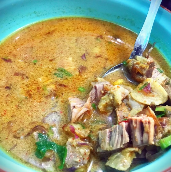 Empal Gentong Bu Nur Devira Devi