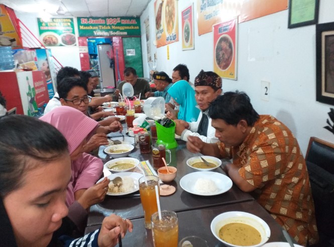 Empal Gentong Bang JT deni heryanto