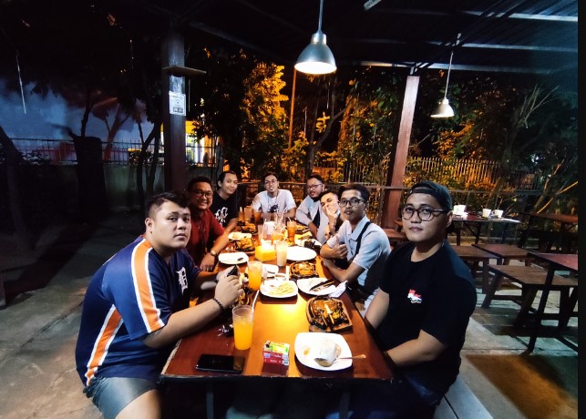 Garden Steak Agus Syarifudin, 1. Warung Makan Senerek Bu Atmo, 2. New Kebon Tebu Resto &amp; Cafe, 3. Lokal Folk Cafe Magelang, 4. Rumah Makan Tip Top, 5. Angkringan Mas Didot, 6. Sego N’Deso, 7. Kuliner Tuin Van Java Alun-Alun Magelang, 8. Waroeng Spesial Sambal SS, 9. Kupat Tahu Pojok Magelang, 10. RM Laras Hati, 11. Garden Steak, 12. RM Ayam Kosek Panjiwo, 13. RM Pancoran (Non Halal), 14. Ayam Goreng Bu Tatik, 15. SOTO SEMARANG Sriwijaya, 16. Bakso Enak Kutoarjo, 17. Tahu Kupat Pak Pangat, 18. RM Es Eny, 19. Pakelan Restaurant, 20. Rumah Makan Elok Saiyo, 21. Nagoya Japanese Fusion Resto Magelang, 22. Soto Ayam Mbah Mul, 23. CHOP CHOP MAGELANG, 24. Keboen Semilir, 25. Benoa Cafe and Resto