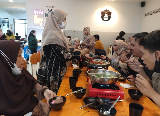 GoGrill-ah! hasanudin 19, 1. Cucurak Warung Sunda, 2. Hanamasa Bogor, 3. Pochajjang Bogor Pajajaran (Tutup), 4. Ichiro Shabu & Barbeque, 5. Yorichi BBQ & Shabu-Shabu (Tutup), 6. Sumeragi Bogor, 7. GoGrill-Ah! Bogor, 8. Caddie Grill & Shabu, 9. Manse Korean Grill Bogor, 10. Kitamura Shabu-Shabu Bogor Bangbarung, 11. Pachi-Pachi Shabu & Grill Bogor, 12. Sogogi Shabu & Grill Bogor, 13. Daebag’yu Korean BBQ, 14. Shabu Hachi Bogor, 15. HEYSTEAK (Tutup), 16. Barata Coffee Shop, 17. Bamboo Dimsum (Tutup), 18. Steak 21, 19. Oishii Yakiniku, 20. Damar Restaurant