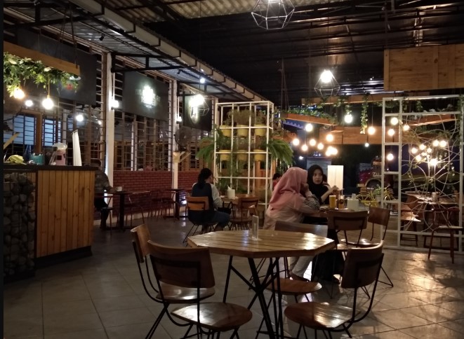 Goedang Kapoek Resto cank shoetris, 1. Omah Cabe, 2. RM Kembang Joyo, 3. RM Dapoer Emak Pati, 4. Mbok Endut Pati, 5. Waroeng SS – Spesial Sambal, 6. Omah Kuno Seafood and Coffee, 7. Resto Surya, 8. Waroeng Pati, 9. RM Suka Suka, 10. RM Sapto Renggo Baru, 11. Kampoeng Pati, 12. The Anya Garden And Resto, 13. Warung Makan Kamandowo, 14. Nasi Gandul Romantis Pak H S Sardi, 15. Rindang 84, 16. the dona & doni, 17. Resto Omah Sapi, 18. Pelangi Seafood & Chinese food Halal, 19. Logissteak, 20. Laras Rasa Resto Seafood, 21. Pemancingan Sumber Urip, 22. Sushi Queen, 23. Nasi Pedes Tempe Semangit Mbak Sus, 24. WK Seafood Kaliampo Margorejo Pati, 25. Goedang Kapoek Resto, 26. Kampoeng Air Resto, 27. Riantika Warehouse