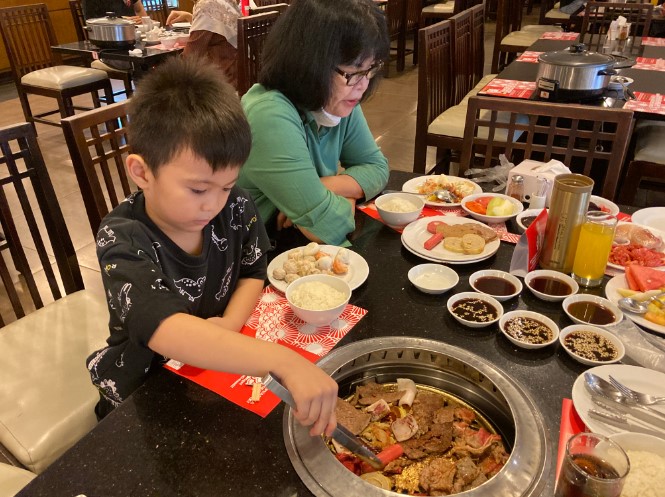 Hanamasa Metropolitan Mall Bekasi Indra Aritonang, 1. Ngunya BBQ &amp; Suki, 2. Steak 21, 3. Giant Shabu, 4. Kita Steamboat &amp; Yakiniku, 5. Shukaku BBQ, Shabu &amp; Agemono Bekasi, 6. Oh My Grill Jatiwaringin, 7. KKUMGA Korean BBQ, 8. Shabu Yoi Bekasi, 9. Sushi Tei SMB, 10. Shaburi &amp; Kintan Buffet , 11. WABEGA BBQ (Tutup), 12. Bamboo Dimsum Harapan Indah (Tutup), 13. Gogi-gui All You Can Eat Korean BBQ, 15. Shabu Shabu On-Yasai, 16. Pochajjang Summarecon Bekasi , 17. SukaSuki Grill &amp; Steamboat, 18. 90 Bun BBQ House AYCE Pondok Gede, 19. Mr.Sumo, 20. Sogogi Shabu &amp; Grill Galaxy Bekasi, 21. JaeSan Grill by Warung Bang Panjul, 22. Yuraku Restaurant, 24. Hanamasa Bekasi, 25. Gyu-kaku Japanese BBQ, 26. Mashiseo, 27. Raa Cha Suki &amp; Barbeque Summarecon Mal Bekasi