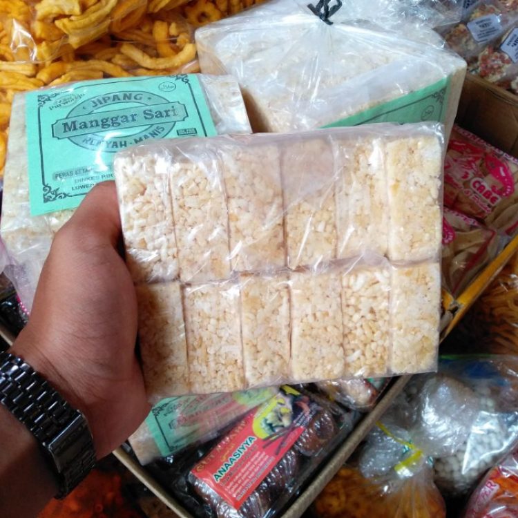 Jipang via Shopee, 1. Kue Lompong, 2. Rengginang, 3. Kue Satu, 4. Lanting Purworejo, 5. Jenang Krasikan, 6. Geblek, 7. Jipang, 8. Mendut, 9. Clorot, 10. Cenil, 11. Sego Penek Ngandul, 12. Kupat Tahu, 13. Sego Koyor, 14. Sate Winong, 15. Itu Ireng, 16. Sego Megono, 17. Sop Pak Giyo Kondang Roso