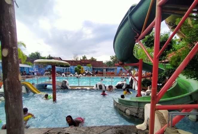 KOLAM RENANG MONICA Octora Kurnia Goseldia, 1. Amazon Waterland and Themepark, 2. GLOBAL WATERBOOM, 3. SAE Swimming Pool, 4. DUA NAGA BOOM BOOM, 5. Kolam Renang Namira_99, 6. KOLAM RENANG MONICA, 7. Kolam Renang Banyu Kencono, 8. KOLAM RENANG NEW SLOE-LOUP, 9. Kolam Renang Tirta Mas, 10. Resto & Kolam Renang Sendang Rejo, 11. The Queen Swiming Pool, 12. KOLAM RENANG DUA PUTRI, 13. Kolam Renang Ambang Tirto, 14. 3R&D pool & gardens, 15. Lembah Ijo, 16. Kolam Renang Pangestu, 17. KEMASAN SWIMMING POOL, 18. Kolam Renang FATIMAH