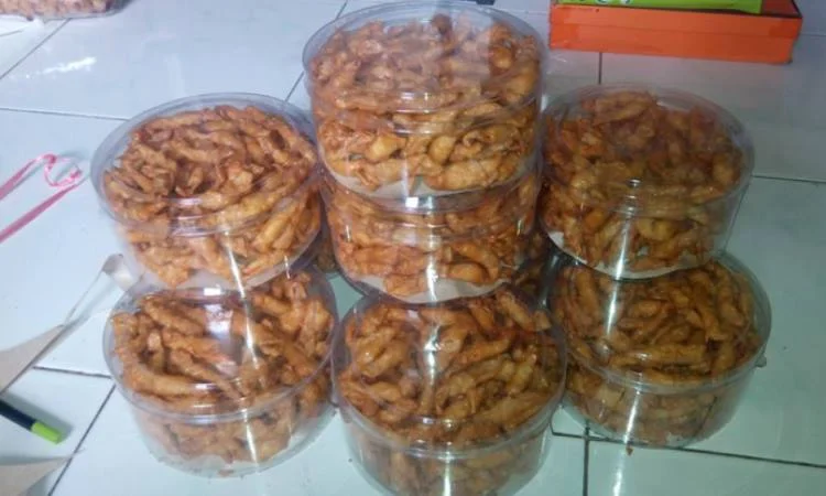 Kacang Umpet via Facebook @yuli.handayani.965, 1. Soto Bancar, 2. Soto Kriyik, 3. Buntil, 4. Mendoan, 5. Sate Blater, 6. Gulai Melung, 7. Keripik Tempe Niti, 8. Ondol-ondol, 9. Nopia, 10. Kue Manco, 11. Kue Toso, 12. Kacang Umpet, 13. Kacang Mirasa, 14. Permen Davos, 15. Makaroni Keju, 16. Cocktail Nanasqu, 17. Sambel Knalpot, 18. Abon Sapi, 19. Wedang Kupat, 20. Getuk Goreng, 21. Sapu Hamada, 22. Sandal Batok, 23. Kerajinan Batik Ecoprint
