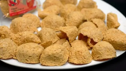 Kerupuk Tahu, 1. Sego Megono khas Pekalongan, 2. Tauto, atau Soto Istimewa, 3. Pindang Tetel, 4. Kluban khas Pekalongan, 5. Sate Hayam Wuruk khas Pekalongan, 6. Kerupuk Tahu, 7. Garang Asem khas Pekalongan, 8. Lontong Lemprak, 9. Ganyong, Umbi-umbian Serbaguna, 10. Capret, 11. Kue Lumpang, 12. Getuk khas Pekalongan, 13. Kue Glundung, 14. Ongol-ongol khas Pekalongan, 15. Srintil, 16. Iwel-iwel, 17. Growol, 18. Apem Kesesi, 19. Gemblong, 20. Batik Pekalongan, 21. Limun Oriental, 22. Kopi Tjanting, 23. Ogak Jahe, 24. Keripik Tempe
