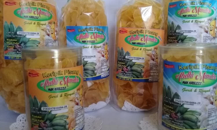 Keripik Pisang via Facebook @Yulia, 1. Batik Lasem, 2. Buah Kawista, 3. Dumbeg, 4. Sirup Kawista, 5. Dodol Kawista, 6. Legen, 7. Jadah, 8. Keripik Pisang, 9. Kacang, 10. Kue Satru, 11. Jenang Waluh, 12. Rengginang Teri, 13. Kaoya Dudul, 14. Kacang Entis, 15. Yopia