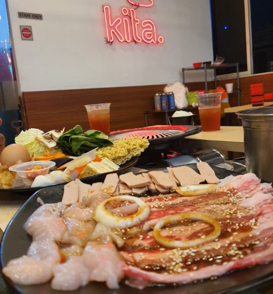 Kita Steamboat &amp; Yakiniku Mom Orelika, 1. Ngunya BBQ &amp; Suki, 2. Steak 21, 3. Giant Shabu, 4. Kita Steamboat &amp; Yakiniku, 5. Shukaku BBQ, Shabu &amp; Agemono Bekasi, 6. Oh My Grill Jatiwaringin, 7. KKUMGA Korean BBQ, 8. Shabu Yoi Bekasi, 9. Sushi Tei SMB, 10. Shaburi &amp; Kintan Buffet , 11. WABEGA BBQ (Tutup), 12. Bamboo Dimsum Harapan Indah (Tutup), 13. Gogi-gui All You Can Eat Korean BBQ, 15. Shabu Shabu On-Yasai, 16. Pochajjang Summarecon Bekasi , 17. SukaSuki Grill &amp; Steamboat, 18. 90 Bun BBQ House AYCE Pondok Gede, 19. Mr.Sumo, 20. Sogogi Shabu &amp; Grill Galaxy Bekasi, 21. JaeSan Grill by Warung Bang Panjul, 22. Yuraku Restaurant, 24. Hanamasa Bekasi, 25. Gyu-kaku Japanese BBQ, 26. Mashiseo, 27. Raa Cha Suki &amp; Barbeque Summarecon Mal Bekasi