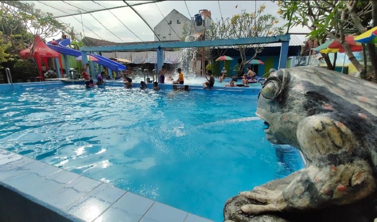 Kolam Renang Bambu Tirta via Google Maps Fendi Solo, 1. Istana Candi (Resto dan Kolam Renang), 2. Kolam Renang Hexzone Terapi, 3. Kolam Renang Lambao, 4. Kolam Renang Bangkit Barokah, 5. Kolam Renang Tirta Santoso, 6. ARS Waterpark, 7. Waterpark Mulia Wisata, 8. Kolam Renang Museum Kretek, 9. Waterboom Taman Krida, 10. Waterboom Bukit Coffee, 11. The PeakView Waterboom &amp; Resto, 12. Cipto Mini Waterboom Undaan Lor Kudus, 13. Waterboom Mulia Klambu, 14. Bumi Honocoroko (Tutup), 15. Kolam Renang Joglo Dopang, 16. Kolam Renang Bambu Tirta