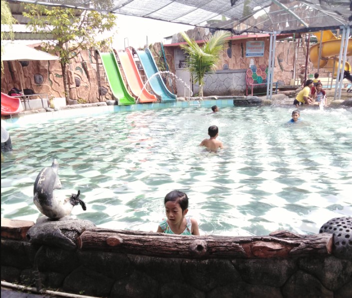Kolam Renang Bangkit Barokah istora farzana, 1. Istana Candi (Resto dan Kolam Renang), 2. Kolam Renang Hexzone Terapi, 3. Kolam Renang Lambao, 4. Kolam Renang Bangkit Barokah, 5. Kolam Renang Tirta Santoso, 6. ARS Waterpark, 7. Waterpark Mulia Wisata, 8. Kolam Renang Museum Kretek, 9. Waterboom Taman Krida, 10. Waterboom Bukit Coffee, 11. The PeakView Waterboom &amp; Resto, 12. Cipto Mini Waterboom Undaan Lor Kudus, 13. Waterboom Mulia Klambu, 14. Bumi Honocoroko (Tutup), 15. Kolam Renang Joglo Dopang, 16. Kolam Renang Bambu Tirta
