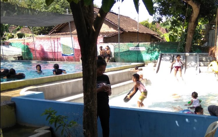 Kolam Renang FATIMAH Keina Aniek, 1. Amazon Waterland and Themepark, 2. GLOBAL WATERBOOM, 3. SAE Swimming Pool, 4. DUA NAGA BOOM BOOM, 5. Kolam Renang Namira_99, 6. KOLAM RENANG MONICA, 7. Kolam Renang Banyu Kencono, 8. KOLAM RENANG NEW SLOE-LOUP, 9. Kolam Renang Tirta Mas, 10. Resto & Kolam Renang Sendang Rejo, 11. The Queen Swiming Pool, 12. KOLAM RENANG DUA PUTRI, 13. Kolam Renang Ambang Tirto, 14. 3R&D pool & gardens, 15. Lembah Ijo, 16. Kolam Renang Pangestu, 17. KEMASAN SWIMMING POOL, 18. Kolam Renang FATIMAH