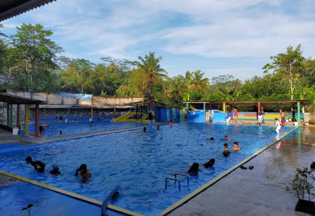 Kolam Renang Kalinongko Kali Nongko, 1. Kolam Renang Savitri, 2. Kolam Renang Delta, Penggaron, 3. Kolam Renang Fatima, 4. Kolam Renang Pisangan, 5. Valencia Club House, 6. Kolam Renang Kalinongko, 7. Kali Bangkong, 8. Kolam Renang Tri Grass, 9. Kolam Renang Tirta Gemilang, 10. Kolam Renang Semilir, 11. Kolam Renang Sorli, 12. Sangen Park, 13. Kolam Renang & Outbound Kid Podhojoyo, 14. Kolam Renang Cyblon, 15. Lintang Waterpark Tempuran, 16. Kolam Renang Gladiol, 17. Kolam Renang Karet Mendut, 18. TKL Ecopark – Kolam Renang Kyai Langgeng, 19. Akademi Militer Kolam Renang Soekotjo, 19. Sendang Mudal, 20. Kolam Renang Ngleter