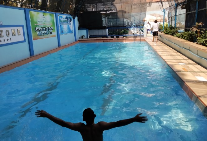 Kolam Renang Hexzone Terapi Miftahul Ulum, 1. Istana Candi (Resto dan Kolam Renang), 2. Kolam Renang Hexzone Terapi, 3. Kolam Renang Lambao, 4. Kolam Renang Bangkit Barokah, 5. Kolam Renang Tirta Santoso, 6. ARS Waterpark, 7. Waterpark Mulia Wisata, 8. Kolam Renang Museum Kretek, 9. Waterboom Taman Krida, 10. Waterboom Bukit Coffee, 11. The PeakView Waterboom &amp; Resto, 12. Cipto Mini Waterboom Undaan Lor Kudus, 13. Waterboom Mulia Klambu, 14. Bumi Honocoroko (Tutup), 15. Kolam Renang Joglo Dopang, 16. Kolam Renang Bambu Tirta