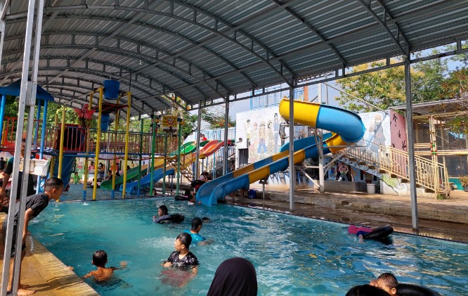 Kolam Renang Namira_99 Arif Hidayat, 1. Amazon Waterland and Themepark, 2. GLOBAL WATERBOOM, 3. SAE Swimming Pool, 4. DUA NAGA BOOM BOOM, 5. Kolam Renang Namira_99, 6. KOLAM RENANG MONICA, 7. Kolam Renang Banyu Kencono, 8. KOLAM RENANG NEW SLOE-LOUP, 9. Kolam Renang Tirta Mas, 10. Resto & Kolam Renang Sendang Rejo, 11. The Queen Swiming Pool, 12. KOLAM RENANG DUA PUTRI, 13. Kolam Renang Ambang Tirto, 14. 3R&D pool & gardens, 15. Lembah Ijo, 16. Kolam Renang Pangestu, 17. KEMASAN SWIMMING POOL, 18. Kolam Renang FATIMAH