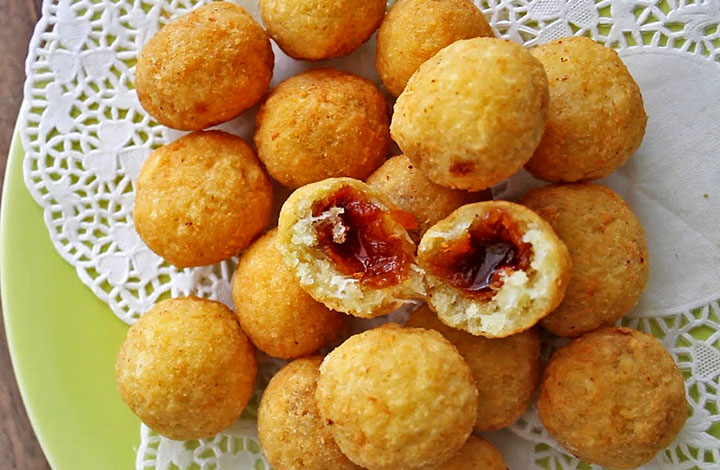 Kue Glundung, 1. Sego Megono khas Pekalongan, 2. Tauto, atau Soto Istimewa, 3. Pindang Tetel, 4. Kluban khas Pekalongan, 5. Sate Hayam Wuruk khas Pekalongan, 6. Kerupuk Tahu, 7. Garang Asem khas Pekalongan, 8. Lontong Lemprak, 9. Ganyong, Umbi-umbian Serbaguna, 10. Capret, 11. Kue Lumpang, 12. Getuk khas Pekalongan, 13. Kue Glundung, 14. Ongol-ongol khas Pekalongan, 15. Srintil, 16. Iwel-iwel, 17. Growol, 18. Apem Kesesi, 19. Gemblong, 20. Batik Pekalongan, 21. Limun Oriental, 22. Kopi Tjanting, 23. Ogak Jahe, 24. Keripik Tempe