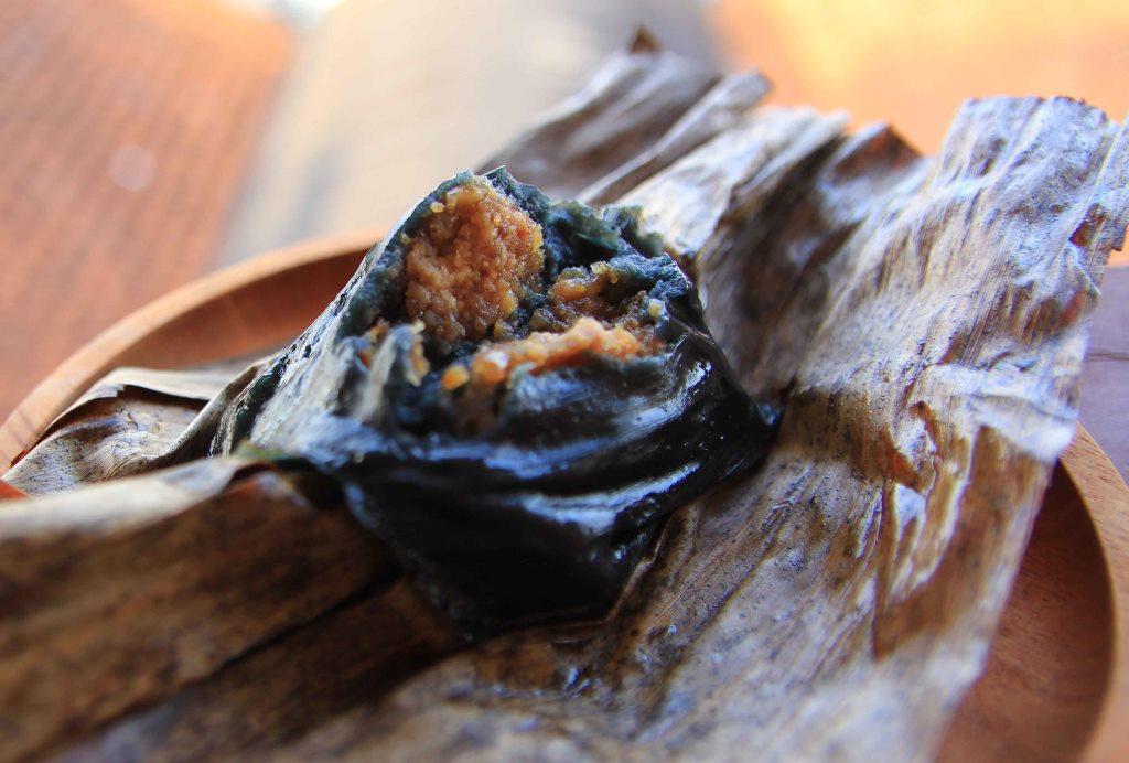 Kue Lompong via Jatengprov, 1. Kue Lompong, 2. Rengginang, 3. Kue Satu, 4. Lanting Purworejo, 5. Jenang Krasikan, 6. Geblek, 7. Jipang, 8. Mendut, 9. Clorot, 10. Cenil, 11. Sego Penek Ngandul, 12. Kupat Tahu, 13. Sego Koyor, 14. Sate Winong, 15. Itu Ireng, 16. Sego Megono, 17. Sop Pak Giyo Kondang Roso