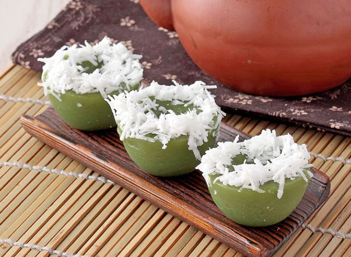 Kue Lumpang, 1. Sego Megono khas Pekalongan, 2. Tauto, atau Soto Istimewa, 3. Pindang Tetel, 4. Kluban khas Pekalongan, 5. Sate Hayam Wuruk khas Pekalongan, 6. Kerupuk Tahu, 7. Garang Asem khas Pekalongan, 8. Lontong Lemprak, 9. Ganyong, Umbi-umbian Serbaguna, 10. Capret, 11. Kue Lumpang, 12. Getuk khas Pekalongan, 13. Kue Glundung, 14. Ongol-ongol khas Pekalongan, 15. Srintil, 16. Iwel-iwel, 17. Growol, 18. Apem Kesesi, 19. Gemblong, 20. Batik Pekalongan, 21. Limun Oriental, 22. Kopi Tjanting, 23. Ogak Jahe, 24. Keripik Tempe