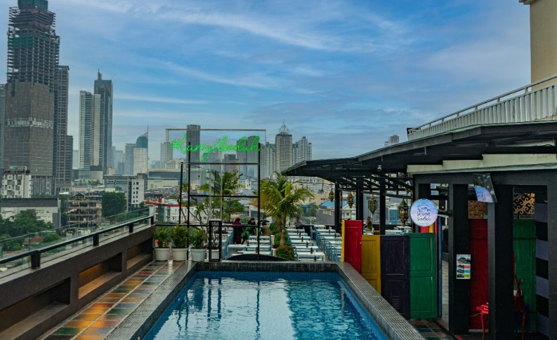 Langit Seduh Rooftop Husni Mubarok