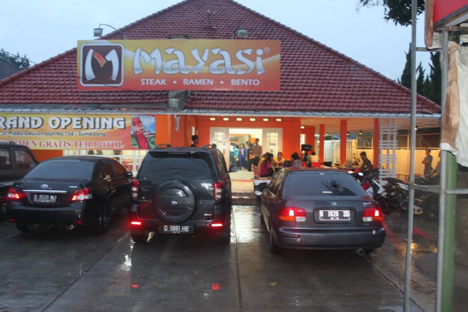 Mayasi Sumedang, 1. Rumah Makan Saung Teko, 2. Rumah Makan Sawargi, 3. Tahu Palasari Sumedang, 4. Tahu Jembar Manah Samoja, 5. Rumah Makan Joglo Sumedang, 6. Sate Iting, 7. Rumah Makan Alam Sari, 8. Tahu Citarasa, 9. Rumah Makan Saung Cibingbin 2, 10. Ladang View Margalaksana, 11. Pizza Bugen Hj. Atikah, 12. Rumah Makan Ponyo di Sumedang, 13. Rumah Makan Kartika, 14. Rumah Makan Cahaya Sari, 15. Rumah Makan Organik Saung Nini, 16. Rumah Makan Khas Sunda Cibiuk, 17. Mayasi Sumedang, 18. Saung Alam Flora, 19. Tahu Bungkeng 1917, 20. Tutug Oncom KAJOJO, 21. Rumah Makan Cahaya Sari Gepuk Ma Acih, 22. Warung Nasi Sederhana Hj Erat, 23. Soto Edo Dan Gule, 24. Waroeng Hotplate, 25. Dapur Seafood