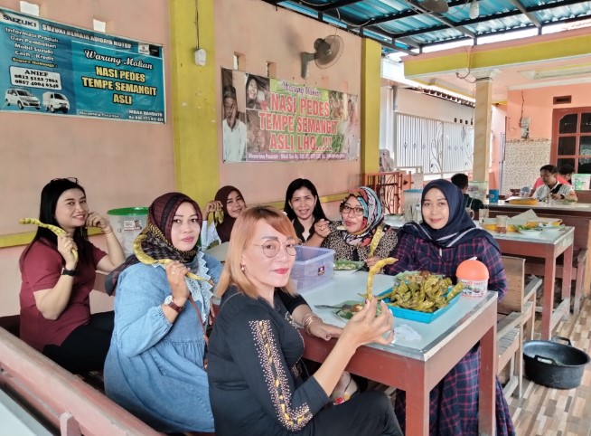 Nasi Pedes Tempe Semangit Mbak Sus Susanti Nasi pedes, 1. Omah Cabe, 2. RM Kembang Joyo, 3. RM Dapoer Emak Pati, 4. Mbok Endut Pati, 5. Waroeng SS – Spesial Sambal, 6. Omah Kuno Seafood and Coffee, 7. Resto Surya, 8. Waroeng Pati, 9. RM Suka Suka, 10. RM Sapto Renggo Baru, 11. Kampoeng Pati, 12. The Anya Garden And Resto, 13. Warung Makan Kamandowo, 14. Nasi Gandul Romantis Pak H S Sardi, 15. Rindang 84, 16. the dona & doni, 17. Resto Omah Sapi, 18. Pelangi Seafood & Chinese food Halal, 19. Logissteak, 20. Laras Rasa Resto Seafood, 21. Pemancingan Sumber Urip, 22. Sushi Queen, 23. Nasi Pedes Tempe Semangit Mbak Sus, 24. WK Seafood Kaliampo Margorejo Pati, 25. Goedang Kapoek Resto, 26. Kampoeng Air Resto, 27. Riantika Warehouse