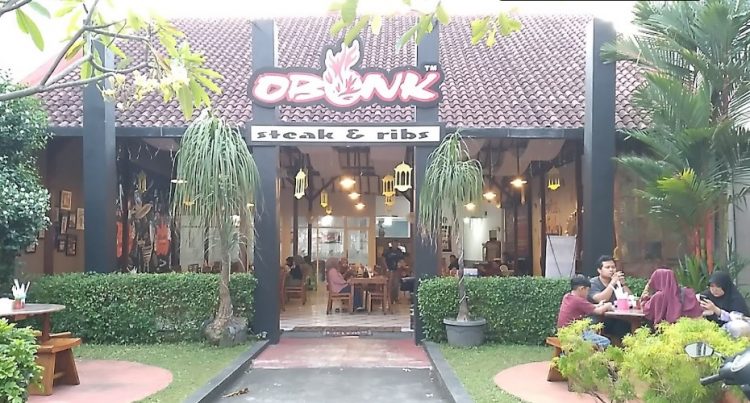 Obonk Steak &amp; Ribs Azam Rivani, 1. Sego Dalem, 2. RM Selaras, 3. Teh Jawa Resto, 4. Warung Masduki, 5. Sego Kucing Jogja Pekalongan, 6. Teras Bali, 7. Obonk Steak &amp; Ribs, 8. Pondok Ikan Bakar WIROTO, 9. Rumah Makan Panderasa, 10. Warung Makan Murah Meriah Pekalongan, 11. RM Sop Buntut Bu Leman, 12. Kios KUSTIANI, 13. Ayam Gepuk Super Lezat, 14. Sego Rakyat Mbak Ibah, 15. Teras Makan Indra Sari, 16. RM Sari Raos, 17. Nasi Uwet Haji Zarkasi, 18. Ayam Bakar Wong Solo, 19. Jade Restoran, 20. Raja Ampat Resto, 21. Soto Tauto Bang Dul Pekalongan (Pusat), 22. Soto Kudus Adi Roso, 23. RM Bung Kombor Kepiting, 24. Rumah Makan Sedep Wangi, 25. Pondok Ikan Bakar hitam Manis, 26. Garang Asem H. Masduki, 27. Lesehan Nasi Megono