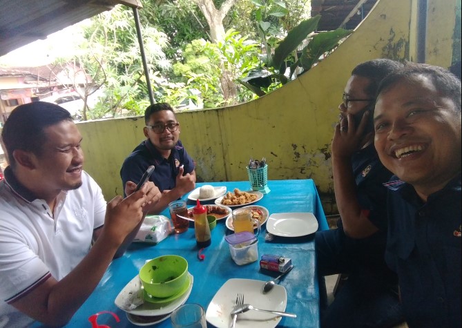 Pelangi Seafood & Chinese food Halal Paulus Novi Rudy Susanto, 1. Omah Cabe, 2. RM Kembang Joyo, 3. RM Dapoer Emak Pati, 4. Mbok Endut Pati, 5. Waroeng SS – Spesial Sambal, 6. Omah Kuno Seafood and Coffee, 7. Resto Surya, 8. Waroeng Pati, 9. RM Suka Suka, 10. RM Sapto Renggo Baru, 11. Kampoeng Pati, 12. The Anya Garden And Resto, 13. Warung Makan Kamandowo, 14. Nasi Gandul Romantis Pak H S Sardi, 15. Rindang 84, 16. the dona & doni, 17. Resto Omah Sapi, 18. Pelangi Seafood & Chinese food Halal, 19. Logissteak, 20. Laras Rasa Resto Seafood, 21. Pemancingan Sumber Urip, 22. Sushi Queen, 23. Nasi Pedes Tempe Semangit Mbak Sus, 24. WK Seafood Kaliampo Margorejo Pati, 25. Goedang Kapoek Resto, 26. Kampoeng Air Resto, 27. Riantika Warehouse