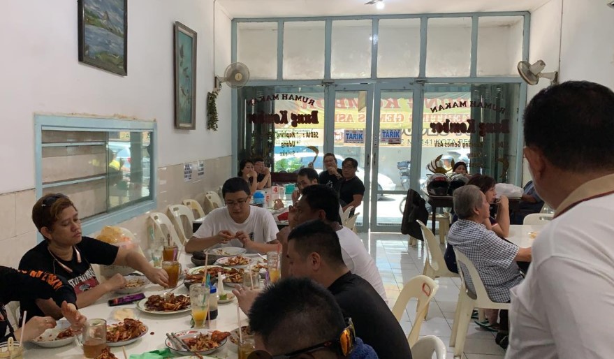 RM Bung Kombor Kepiting Yacobus budyanto, 1. Sego Dalem, 2. RM Selaras, 3. Teh Jawa Resto, 4. Warung Masduki, 5. Sego Kucing Jogja Pekalongan, 6. Teras Bali, 7. Obonk Steak &amp; Ribs, 8. Pondok Ikan Bakar WIROTO, 9. Rumah Makan Panderasa, 10. Warung Makan Murah Meriah Pekalongan, 11. RM Sop Buntut Bu Leman, 12. Kios KUSTIANI, 13. Ayam Gepuk Super Lezat, 14. Sego Rakyat Mbak Ibah, 15. Teras Makan Indra Sari, 16. RM Sari Raos, 17. Nasi Uwet Haji Zarkasi, 18. Ayam Bakar Wong Solo, 19. Jade Restoran, 20. Raja Ampat Resto, 21. Soto Tauto Bang Dul Pekalongan (Pusat), 22. Soto Kudus Adi Roso, 23. RM Bung Kombor Kepiting, 24. Rumah Makan Sedep Wangi, 25. Pondok Ikan Bakar hitam Manis, 26. Garang Asem H. Masduki, 27. Lesehan Nasi Megono