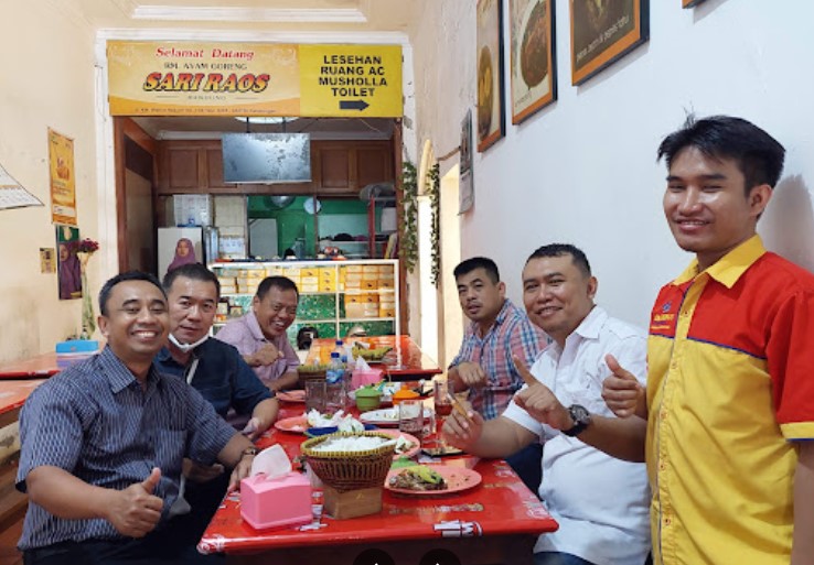 RM Sari Raos Nur Cholis, 1. Sego Dalem, 2. RM Selaras, 3. Teh Jawa Resto, 4. Warung Masduki, 5. Sego Kucing Jogja Pekalongan, 6. Teras Bali, 7. Obonk Steak &amp; Ribs, 8. Pondok Ikan Bakar WIROTO, 9. Rumah Makan Panderasa, 10. Warung Makan Murah Meriah Pekalongan, 11. RM Sop Buntut Bu Leman, 12. Kios KUSTIANI, 13. Ayam Gepuk Super Lezat, 14. Sego Rakyat Mbak Ibah, 15. Teras Makan Indra Sari, 16. RM Sari Raos, 17. Nasi Uwet Haji Zarkasi, 18. Ayam Bakar Wong Solo, 19. Jade Restoran, 20. Raja Ampat Resto, 21. Soto Tauto Bang Dul Pekalongan (Pusat), 22. Soto Kudus Adi Roso, 23. RM Bung Kombor Kepiting, 24. Rumah Makan Sedep Wangi, 25. Pondok Ikan Bakar hitam Manis, 26. Garang Asem H. Masduki, 27. Lesehan Nasi Megono
