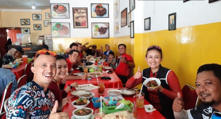 RM Sop Buntut Bu Leman Karya T, 1. Sego Dalem, 2. RM Selaras, 3. Teh Jawa Resto, 4. Warung Masduki, 5. Sego Kucing Jogja Pekalongan, 6. Teras Bali, 7. Obonk Steak &amp; Ribs, 8. Pondok Ikan Bakar WIROTO, 9. Rumah Makan Panderasa, 10. Warung Makan Murah Meriah Pekalongan, 11. RM Sop Buntut Bu Leman, 12. Kios KUSTIANI, 13. Ayam Gepuk Super Lezat, 14. Sego Rakyat Mbak Ibah, 15. Teras Makan Indra Sari, 16. RM Sari Raos, 17. Nasi Uwet Haji Zarkasi, 18. Ayam Bakar Wong Solo, 19. Jade Restoran, 20. Raja Ampat Resto, 21. Soto Tauto Bang Dul Pekalongan (Pusat), 22. Soto Kudus Adi Roso, 23. RM Bung Kombor Kepiting, 24. Rumah Makan Sedep Wangi, 25. Pondok Ikan Bakar hitam Manis, 26. Garang Asem H. Masduki, 27. Lesehan Nasi Megono