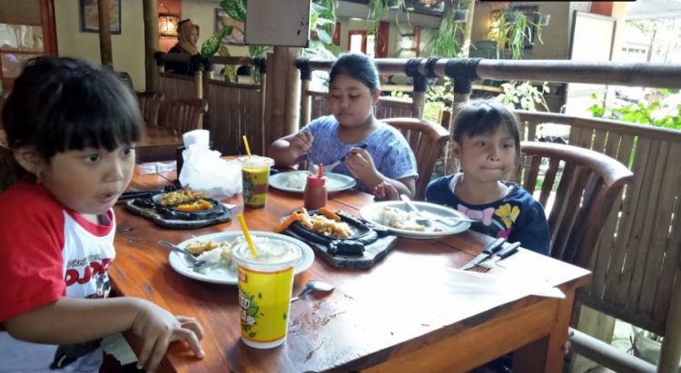 RM Suka Suka Cris Tina, 1. Omah Cabe, 2. RM Kembang Joyo, 3. RM Dapoer Emak Pati, 4. Mbok Endut Pati, 5. Waroeng SS – Spesial Sambal, 6. Omah Kuno Seafood and Coffee, 7. Resto Surya, 8. Waroeng Pati, 9. RM Suka Suka, 10. RM Sapto Renggo Baru, 11. Kampoeng Pati, 12. The Anya Garden And Resto, 13. Warung Makan Kamandowo, 14. Nasi Gandul Romantis Pak H S Sardi, 15. Rindang 84, 16. the dona & doni, 17. Resto Omah Sapi, 18. Pelangi Seafood & Chinese food Halal, 19. Logissteak, 20. Laras Rasa Resto Seafood, 21. Pemancingan Sumber Urip, 22. Sushi Queen, 23. Nasi Pedes Tempe Semangit Mbak Sus, 24. WK Seafood Kaliampo Margorejo Pati, 25. Goedang Kapoek Resto, 26. Kampoeng Air Resto, 27. Riantika Warehouse