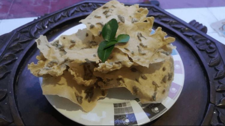 Rempeyek Ikan Cethul via Bukalapak, 1. Kue Apem Jatinom, 2. Kepel Ciro Pedan, 3. Getuk Yoko Kurung, 4. Sop Ayam Pak Min, 5. Keripik Belut, 6. Keripik Paru, 7. Keripik Kulit Ceker Ayam, 9. Keripik Tempe, 10. Sego Wiwit, 11. Ayam Panggang Klaten, 12. Sego Gudangan, 13. Nasi Terancam Klaten, 14. Angkringan (HIK) Khas Klaten, 15. Swike Kodok (Non Halal), 16. Rempeyek Ikan Cethul, 17. Wajik Klaten, 18. Peyek Kacang Daun Jeruk, 19. Nasi Tumpang Lethok, 20. Geplak khas Klaten, 21. Dawet Bayat Klaten, 22. Ayam Bakar khas Klaten, 23. Soto Ayam Klaten, 24. Tengkleng Kambing Klaten, 25. Surabi Klaten, 26. Sego Welut, 27. Bakmi Miroso, 28. Slondok, 29. Semprongan, 30. Kepel Klaten, 31. Wayang Kayu