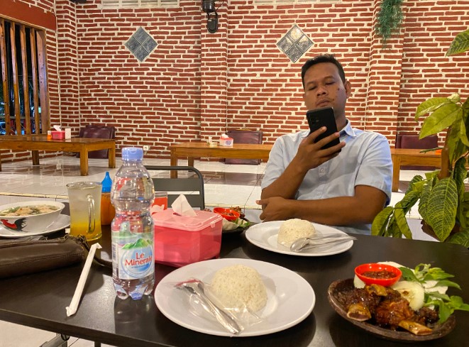 Resto Omah Sapi Oppa Sadboy, 1. Omah Cabe, 2. RM Kembang Joyo, 3. RM Dapoer Emak Pati, 4. Mbok Endut Pati, 5. Waroeng SS – Spesial Sambal, 6. Omah Kuno Seafood and Coffee, 7. Resto Surya, 8. Waroeng Pati, 9. RM Suka Suka, 10. RM Sapto Renggo Baru, 11. Kampoeng Pati, 12. The Anya Garden And Resto, 13. Warung Makan Kamandowo, 14. Nasi Gandul Romantis Pak H S Sardi, 15. Rindang 84, 16. the dona & doni, 17. Resto Omah Sapi, 18. Pelangi Seafood & Chinese food Halal, 19. Logissteak, 20. Laras Rasa Resto Seafood, 21. Pemancingan Sumber Urip, 22. Sushi Queen, 23. Nasi Pedes Tempe Semangit Mbak Sus, 24. WK Seafood Kaliampo Margorejo Pati, 25. Goedang Kapoek Resto, 26. Kampoeng Air Resto, 27. Riantika Warehouse