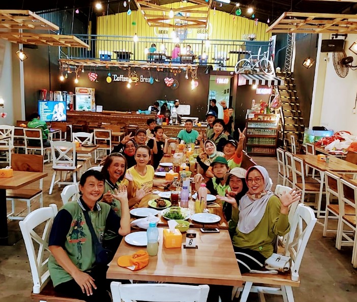 Riantika Warehouse, 1. Omah Cabe, 2. RM Kembang Joyo, 3. RM Dapoer Emak Pati, 4. Mbok Endut Pati, 5. Waroeng SS – Spesial Sambal, 6. Omah Kuno Seafood and Coffee, 7. Resto Surya, 8. Waroeng Pati, 9. RM Suka Suka, 10. RM Sapto Renggo Baru, 11. Kampoeng Pati, 12. The Anya Garden And Resto, 13. Warung Makan Kamandowo, 14. Nasi Gandul Romantis Pak H S Sardi, 15. Rindang 84, 16. the dona & doni, 17. Resto Omah Sapi, 18. Pelangi Seafood & Chinese food Halal, 19. Logissteak, 20. Laras Rasa Resto Seafood, 21. Pemancingan Sumber Urip, 22. Sushi Queen, 23. Nasi Pedes Tempe Semangit Mbak Sus, 24. WK Seafood Kaliampo Margorejo Pati, 25. Goedang Kapoek Resto, 26. Kampoeng Air Resto, 27. Riantika Warehouse