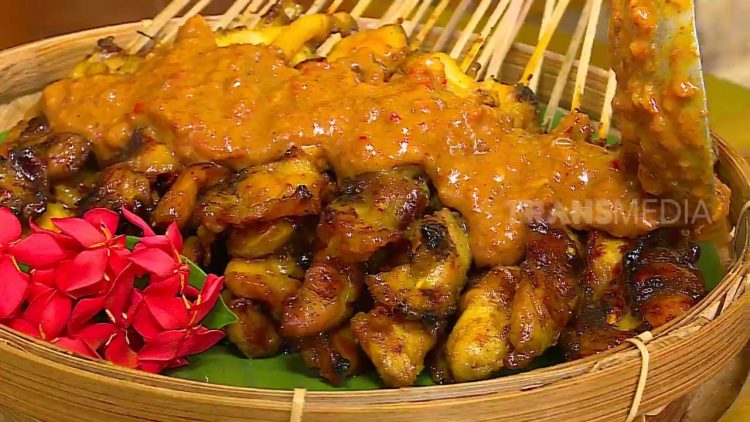 Sate Blater via Youtube Trans7 Official, 1. Soto Bancar, 2. Soto Kriyik, 3. Buntil, 4. Mendoan, 5. Sate Blater, 6. Gulai Melung, 7. Keripik Tempe Niti, 8. Ondol-ondol, 9. Nopia, 10. Kue Manco, 11. Kue Toso, 12. Kacang Umpet, 13. Kacang Mirasa, 14. Permen Davos, 15. Makaroni Keju, 16. Cocktail Nanasqu, 17. Sambel Knalpot, 18. Abon Sapi, 19. Wedang Kupat, 20. Getuk Goreng, 21. Sapu Hamada, 22. Sandal Batok, 23. Kerajinan Batik Ecoprint