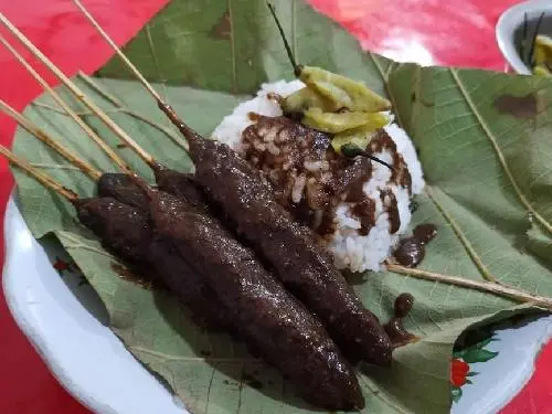 Sate Kerbau 57, 1. Soto Kudus Bu Jatmi, 2. Ramboo Chicken, 3. Super Penyet, 4. Waroeng Cafe 27, 5. Obonk Steak & Ribs, 6. Ikki Resto, 7. Soto Kudus Pak Haji Sulichan, 8. Ulam Sari Resto & Pemancingan, 9. Mie Bandung & Es Teler, 10. RM Lombok Idjo, 11. Nasi Opor Sunggingan, 12. Treend Steak Kudus, 13. Sate Kerbau 57, 14. Warung Nasi Uduk Pak Dar, 15. Golden Resto, 16. Warung Makan Sofis Prasmanan, 17. Greens Bakery & Bistro, 18. RM Kenari, 19. TKP Cafe and Resto, 20. Mak Hol Resto (Non Halal), 12. Warung Kudusan, 13. RM Sedap – Spesial Ayam Bakar, 14. Warung Penyet Lesehan “Mbak Lies”, 15. Garuda Restaurant, 16. Ikan Bakar Pak Untung dan Penyetan, 17. Lentog Tanjung Kudus, 28. Soto Kudus Ramidjan, 30. Warung Makan Dunak Iwak Pitik, 31. Sate Kebo Menara