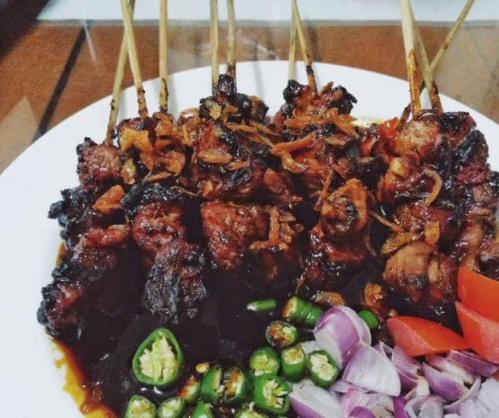 Sate Kerbau, 1. Soto Kerbau, 2. Soto Kudus, 3. Sate Kerbau, 4. Lentog Tanjung, 5. Nasi Pindang Kerbau, 6. Garang Asem, 7. Jenang Kudus, 8. Keciput, 9. Ceriping Pisang, 10. Intip Ketan, 11. Jongklong, 12. Madu Mongso, 13. Geplak Sari, 14. Rengginang, 15. Tape Ketan, 16. Soto Kaki Kambing Gang 3, 17. Nasi Opor Sunggingan, 18. Nasi Ayam Mentog Kasmini, 19. Ayam Gongso, 20. Kacang Bawang Sumber Geulis, 21. Sirup Parijoto, 22. Pecel Pakis Colo, 23. Tahu Kecap, 24. Sayur Kangkung Santan, 25. Kopi Jetak, 26. Wedang Pejuh, 27. Wedang Coro, 28. Tahu Telur, 29. Nasi Jangkrik Daun Jati, 30. Lepet, 31. Kopi Muria, 32. Bumbu Pecel, 33. Keripik Kulit Pisang Tanduk, 34. Keripik Pakis, 35. Gethuk Nyimut Kajar, 36. Batik Khas Kudus, 37. Caping Kalo, 38. Kerajinan Bambu Desa Jepang, 39. Kerajinan Limbah Kayu, 40. Kerajinan Tempurung Kelapa, 41. Peci Goni, 42. Peci Pandan