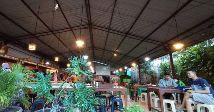 Sego Kucing Jogja Pekalongan khusnu addin, 1. Sego Dalem, 2. RM Selaras, 3. Teh Jawa Resto, 4. Warung Masduki, 5. Sego Kucing Jogja Pekalongan, 6. Teras Bali, 7. Obonk Steak &amp; Ribs, 8. Pondok Ikan Bakar WIROTO, 9. Rumah Makan Panderasa, 10. Warung Makan Murah Meriah Pekalongan, 11. RM Sop Buntut Bu Leman, 12. Kios KUSTIANI, 13. Ayam Gepuk Super Lezat, 14. Sego Rakyat Mbak Ibah, 15. Teras Makan Indra Sari, 16. RM Sari Raos, 17. Nasi Uwet Haji Zarkasi, 18. Ayam Bakar Wong Solo, 19. Jade Restoran, 20. Raja Ampat Resto, 21. Soto Tauto Bang Dul Pekalongan (Pusat), 22. Soto Kudus Adi Roso, 23. RM Bung Kombor Kepiting, 24. Rumah Makan Sedep Wangi, 25. Pondok Ikan Bakar hitam Manis, 26. Garang Asem H. Masduki, 27. Lesehan Nasi Megono