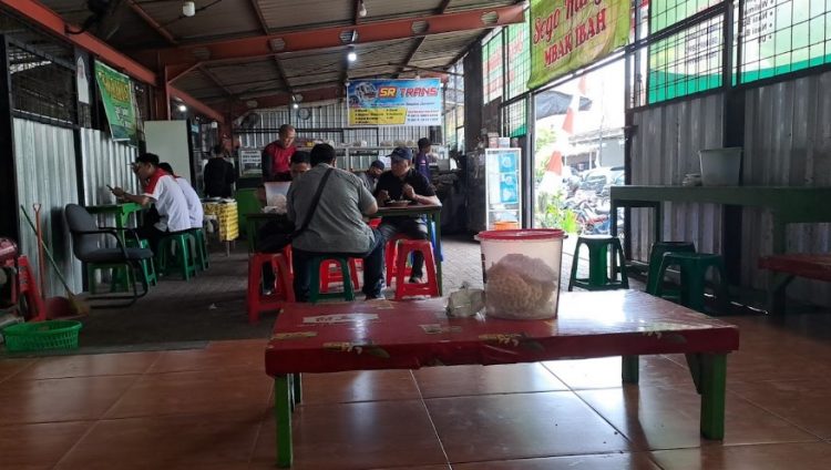 Sego Rakyat Mbak Ibah muhamad azizin, 1. Sego Dalem, 2. RM Selaras, 3. Teh Jawa Resto, 4. Warung Masduki, 5. Sego Kucing Jogja Pekalongan, 6. Teras Bali, 7. Obonk Steak &amp; Ribs, 8. Pondok Ikan Bakar WIROTO, 9. Rumah Makan Panderasa, 10. Warung Makan Murah Meriah Pekalongan, 11. RM Sop Buntut Bu Leman, 12. Kios KUSTIANI, 13. Ayam Gepuk Super Lezat, 14. Sego Rakyat Mbak Ibah, 15. Teras Makan Indra Sari, 16. RM Sari Raos, 17. Nasi Uwet Haji Zarkasi, 18. Ayam Bakar Wong Solo, 19. Jade Restoran, 20. Raja Ampat Resto, 21. Soto Tauto Bang Dul Pekalongan (Pusat), 22. Soto Kudus Adi Roso, 23. RM Bung Kombor Kepiting, 24. Rumah Makan Sedep Wangi, 25. Pondok Ikan Bakar hitam Manis, 26. Garang Asem H. Masduki, 27. Lesehan Nasi Megono