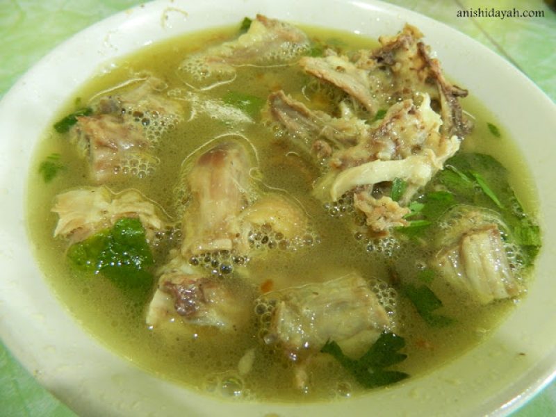 Sop Ayam Pak Min, 1. Kue Apem Jatinom, 2. Kepel Ciro Pedan, 3. Getuk Yoko Kurung, 4. Sop Ayam Pak Min, 5. Keripik Belut, 6. Keripik Paru, 7. Keripik Kulit Ceker Ayam, 9. Keripik Tempe, 10. Sego Wiwit, 11. Ayam Panggang Klaten, 12. Sego Gudangan, 13. Nasi Terancam Klaten, 14. Angkringan (HIK) Khas Klaten, 15. Swike Kodok (Non Halal), 16. Rempeyek Ikan Cethul, 17. Wajik Klaten, 18. Peyek Kacang Daun Jeruk, 19. Nasi Tumpang Lethok, 20. Geplak khas Klaten, 21. Dawet Bayat Klaten, 22. Ayam Bakar khas Klaten, 23. Soto Ayam Klaten, 24. Tengkleng Kambing Klaten, 25. Surabi Klaten, 26. Sego Welut, 27. Bakmi Miroso, 28. Slondok, 29. Semprongan, 30. Kepel Klaten, 31. Wayang Kayu