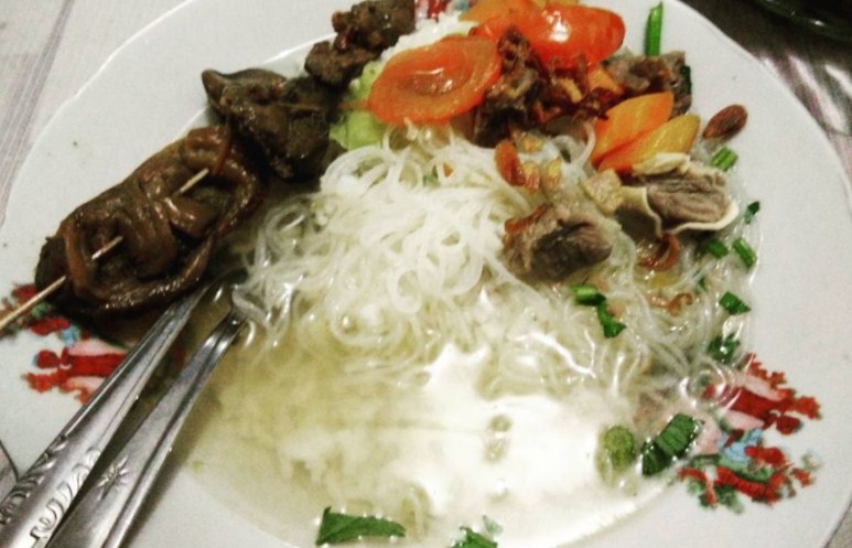 Sop Pak Giyo Kondang Roso, 1. Kue Lompong, 2. Rengginang, 3. Kue Satu, 4. Lanting Purworejo, 5. Jenang Krasikan, 6. Geblek, 7. Jipang, 8. Mendut, 9. Clorot, 10. Cenil, 11. Sego Penek Ngandul, 12. Kupat Tahu, 13. Sego Koyor, 14. Sate Winong, 15. Itu Ireng, 16. Sego Megono, 17. Sop Pak Giyo Kondang Roso