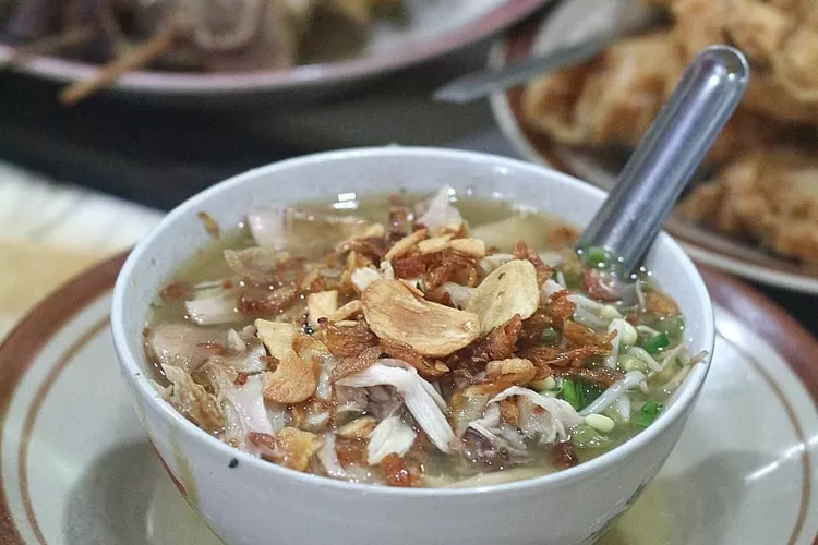 Soto Kudus, 1. Soto Kerbau, 2. Soto Kudus, 3. Sate Kerbau, 4. Lentog Tanjung, 5. Nasi Pindang Kerbau, 6. Garang Asem, 7. Jenang Kudus, 8. Keciput, 9. Ceriping Pisang, 10. Intip Ketan, 11. Jongklong, 12. Madu Mongso, 13. Geplak Sari, 14. Rengginang, 15. Tape Ketan, 16. Soto Kaki Kambing Gang 3, 17. Nasi Opor Sunggingan, 18. Nasi Ayam Mentog Kasmini, 19. Ayam Gongso, 20. Kacang Bawang Sumber Geulis, 21. Sirup Parijoto, 22. Pecel Pakis Colo, 23. Tahu Kecap, 24. Sayur Kangkung Santan, 25. Kopi Jetak, 26. Wedang Pejuh, 27. Wedang Coro, 28. Tahu Telur, 29. Nasi Jangkrik Daun Jati, 30. Lepet, 31. Kopi Muria, 32. Bumbu Pecel, 33. Keripik Kulit Pisang Tanduk, 34. Keripik Pakis, 35. Gethuk Nyimut Kajar, 36. Batik Khas Kudus, 37. Caping Kalo, 38. Kerajinan Bambu Desa Jepang, 39. Kerajinan Limbah Kayu, 40. Kerajinan Tempurung Kelapa, 41. Peci Goni, 42. Peci Pandan
