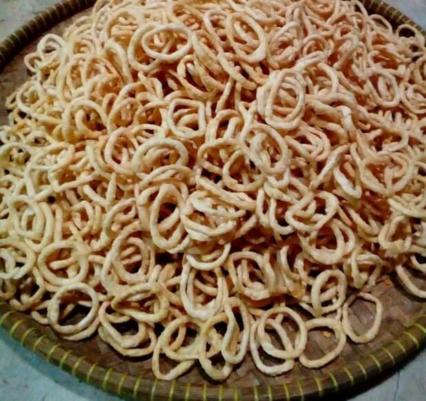 Slondok via Jatengprov, 1. Kue Apem Jatinom, 2. Kepel Ciro Pedan, 3. Getuk Yoko Kurung, 4. Sop Ayam Pak Min, 5. Keripik Belut, 6. Keripik Paru, 7. Keripik Kulit Ceker Ayam, 9. Keripik Tempe, 10. Sego Wiwit, 11. Ayam Panggang Klaten, 12. Sego Gudangan, 13. Nasi Terancam Klaten, 14. Angkringan (HIK) Khas Klaten, 15. Swike Kodok (Non Halal), 16. Rempeyek Ikan Cethul, 17. Wajik Klaten, 18. Peyek Kacang Daun Jeruk, 19. Nasi Tumpang Lethok, 20. Geplak khas Klaten, 21. Dawet Bayat Klaten, 22. Ayam Bakar khas Klaten, 23. Soto Ayam Klaten, 24. Tengkleng Kambing Klaten, 25. Surabi Klaten, 26. Sego Welut, 27. Bakmi Miroso, 28. Slondok, 29. Semprongan, 30. Kepel Klaten, 31. Wayang Kayu