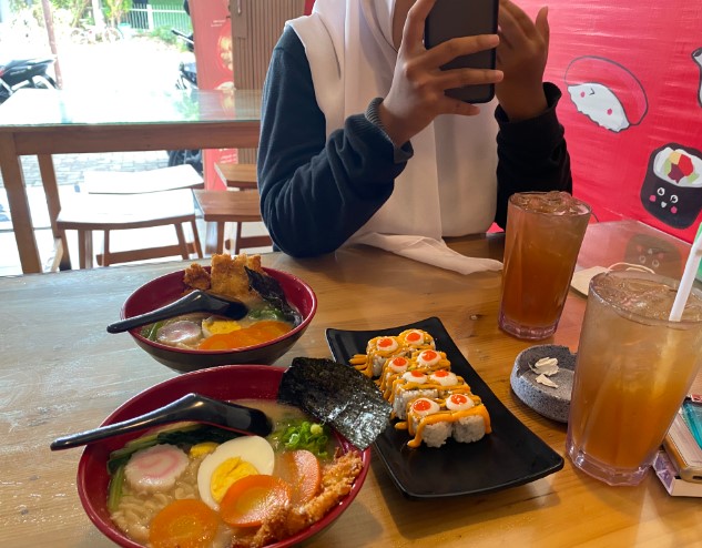 Sushi Queen Wahyu Budi, 1. Omah Cabe, 2. RM Kembang Joyo, 3. RM Dapoer Emak Pati, 4. Mbok Endut Pati, 5. Waroeng SS – Spesial Sambal, 6. Omah Kuno Seafood and Coffee, 7. Resto Surya, 8. Waroeng Pati, 9. RM Suka Suka, 10. RM Sapto Renggo Baru, 11. Kampoeng Pati, 12. The Anya Garden And Resto, 13. Warung Makan Kamandowo, 14. Nasi Gandul Romantis Pak H S Sardi, 15. Rindang 84, 16. the dona & doni, 17. Resto Omah Sapi, 18. Pelangi Seafood & Chinese food Halal, 19. Logissteak, 20. Laras Rasa Resto Seafood, 21. Pemancingan Sumber Urip, 22. Sushi Queen, 23. Nasi Pedes Tempe Semangit Mbak Sus, 24. WK Seafood Kaliampo Margorejo Pati, 25. Goedang Kapoek Resto, 26. Kampoeng Air Resto, 27. Riantika Warehouse