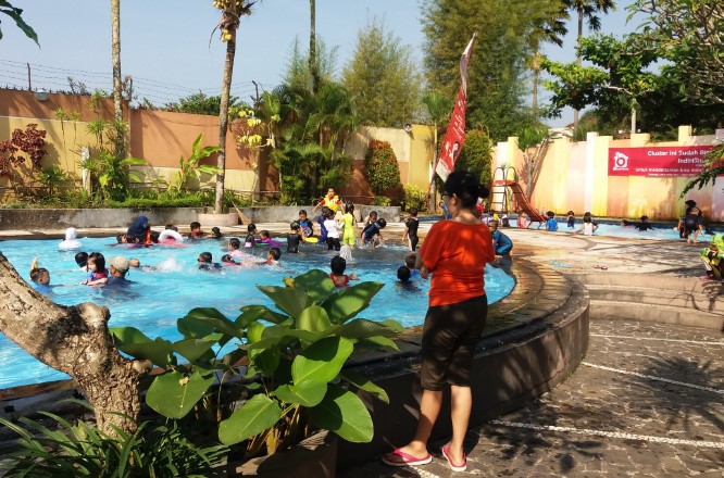 Valencia Club House Edi Sugiyono, 1. Kolam Renang Savitri, 2. Kolam Renang Delta, Penggaron, 3. Kolam Renang Fatima, 4. Kolam Renang Pisangan, 5. Valencia Club House, 6. Kolam Renang Kalinongko, 7. Kali Bangkong, 8. Kolam Renang Tri Grass, 9. Kolam Renang Tirta Gemilang, 10. Kolam Renang Semilir, 11. Kolam Renang Sorli, 12. Sangen Park, 13. Kolam Renang & Outbound Kid Podhojoyo, 14. Kolam Renang Cyblon, 15. Lintang Waterpark Tempuran, 16. Kolam Renang Gladiol, 17. Kolam Renang Karet Mendut, 18. TKL Ecopark – Kolam Renang Kyai Langgeng, 19. Akademi Militer Kolam Renang Soekotjo, 19. Sendang Mudal, 20. Kolam Renang Ngleter
