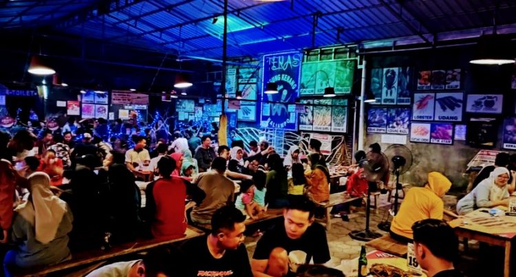 WK Seafood Kaliampo Margorejo Pati, 1. Omah Cabe, 2. RM Kembang Joyo, 3. RM Dapoer Emak Pati, 4. Mbok Endut Pati, 5. Waroeng SS – Spesial Sambal, 6. Omah Kuno Seafood and Coffee, 7. Resto Surya, 8. Waroeng Pati, 9. RM Suka Suka, 10. RM Sapto Renggo Baru, 11. Kampoeng Pati, 12. The Anya Garden And Resto, 13. Warung Makan Kamandowo, 14. Nasi Gandul Romantis Pak H S Sardi, 15. Rindang 84, 16. the dona & doni, 17. Resto Omah Sapi, 18. Pelangi Seafood & Chinese food Halal, 19. Logissteak, 20. Laras Rasa Resto Seafood, 21. Pemancingan Sumber Urip, 22. Sushi Queen, 23. Nasi Pedes Tempe Semangit Mbak Sus, 24. WK Seafood Kaliampo Margorejo Pati, 25. Goedang Kapoek Resto, 26. Kampoeng Air Resto, 27. Riantika Warehouse